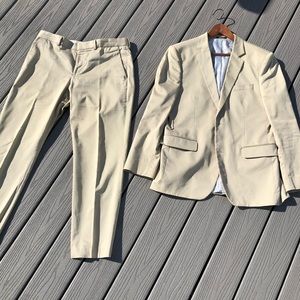 EXPRESS Men's cream or tan suit 40R